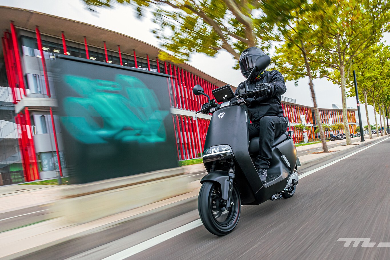 Probamos las Yadea C1S Pro y G5 S: dos scooter eléctricos solventes en ciudad que gastan menos de 1 euro al día