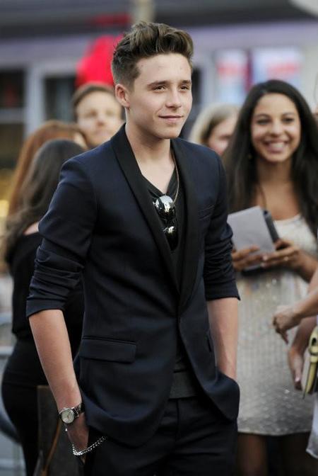 Brooklyn Beckham, el profesional... del fútbol