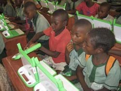 Ordenadores para enseñar a los niños de los países en desarrollo