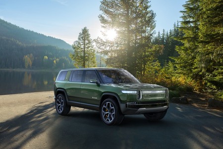 Amazon apuesta por la movilidad ecológica y compra 100,000 camiones a Rivian