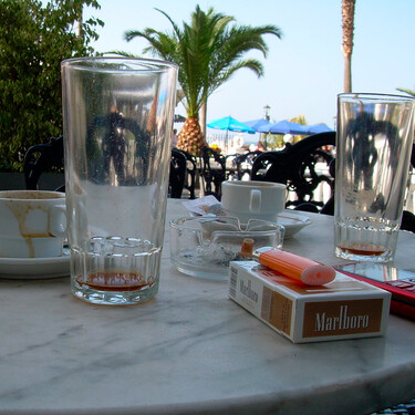 15 años después de que se prohibiera fumar en los bares, ahora tocan las terrazas: "No se trata de una medida contra el tabaco, sino contra los propios hosteleros"