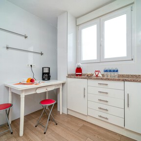 Se acabó el desorden con este carrito auxiliar todoterreno y estrecho de Ikea: minimalista y solo cuesta 19,99 euros