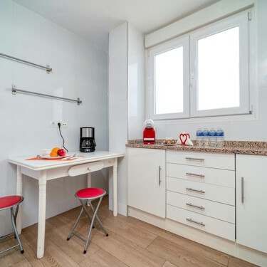 Se acabó el desorden con este carrito auxiliar todoterreno y estrecho de Ikea: minimalista y solo cuesta 19,99 euros