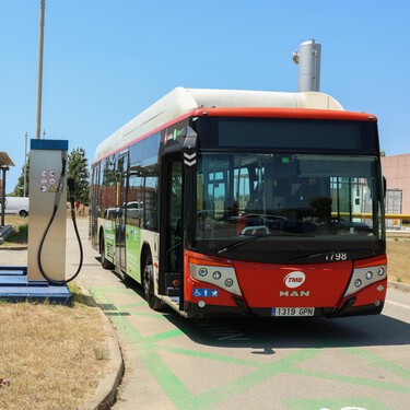 Barcelona lleva cinco años usando un autobús urbano que funciona con caca de persona. El experimento está siendo un éxito