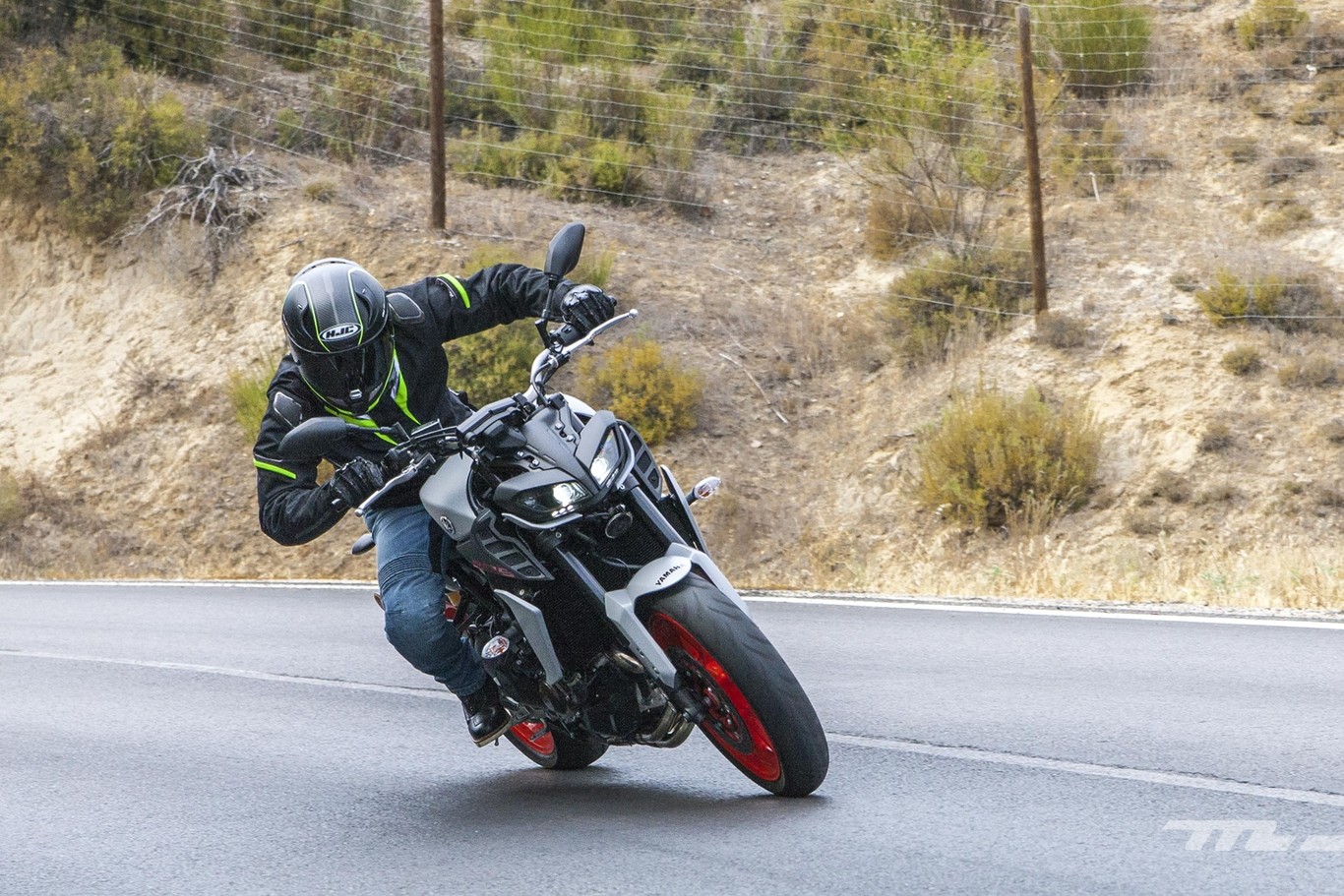 Probamos la Yamaha MT-09: una moto desnuda con 115 CV de emociones a la japonesa