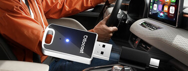 Sin líos de cables en el coche: este adaptador para Android Auto y CarPlay sale ahora mucho más barato