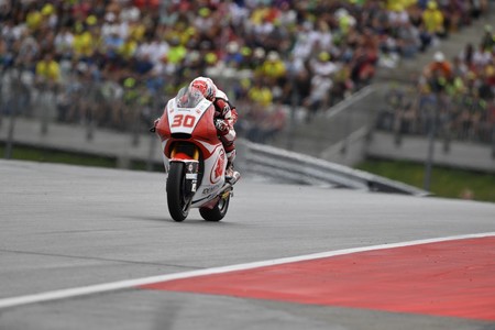 Takaaki Nakagami celebra a lo grande su salto a MotoGP consiguiendo la victoria de Moto2 en Silverstone