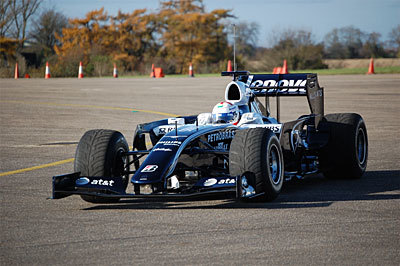 Desvelado el primer monoplaza con paquete aerodinámico completo de 2009