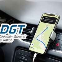 "No existen los soportes homologados". Lo que me dijo la DGT sobre llevar el iPhone en el coche y cómo evitar multas
