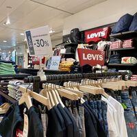 Levi’s está liquidando a precio de outlet sus pantalones chinos más cómodos y versátiles