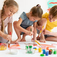 Nueve actividades artísticas para hacer con los niños en verano que fomentan su creatividad e imaginación