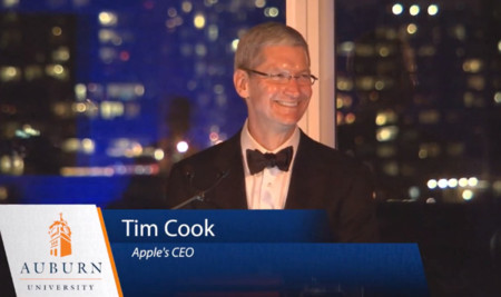 Imagen de la semana: Tim Cook insiste en luchar contra la discriminación tras recibir un premio de la Universidad de Auburn
