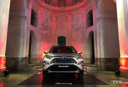 Al volante del Toyota RAV4 2019