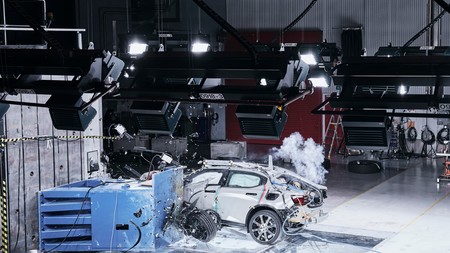 Polestar 2 Crash Test 001