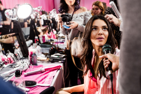 Y con la llegada de diciembre, los ángeles de Victoria's Secret desfilan por la pasarela