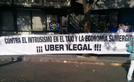 Así están siendo las primeras horas de huelga: el taxi en contra de Uber