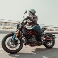 Las ayudas a la conducción de los coches no son 100% seguras para las motos, alerta la industria europea