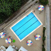 Un pueblo de Cantabria no se fía de lo que hacen las piscinas privadas mientras no mira. Así que las está espiando con drones