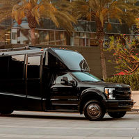 Sofás de cuero, oro de 24 quilates y una enorme tele UHD hacen de esta furgoneta la oficina del millón de dólares