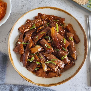 Gaji Bokkeum, receta fácil de las exquisitas berenjenas salteadas al estilo coreano