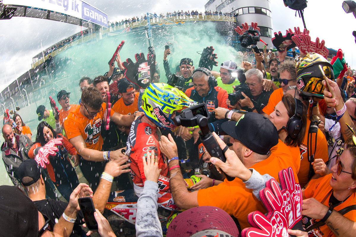 Pleno de KTM en Assen: triunfo para Herlings y Prado, y ¡novena corona mundial de Cairoli!