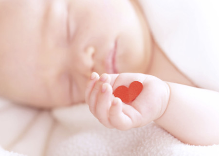 Nace un bebé cuya madre muerta fue mantenida artificialmente viva para hacerlo posible