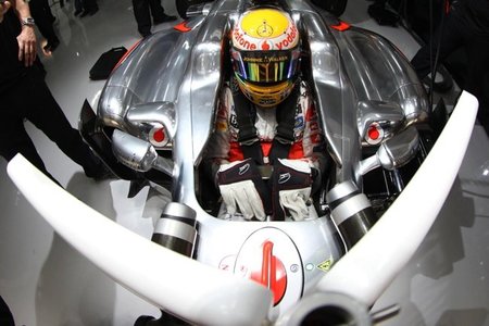GP de Abu Dhabi F1 2011: Lewis Hamilton primero; Vettel y Alonso se estrellan