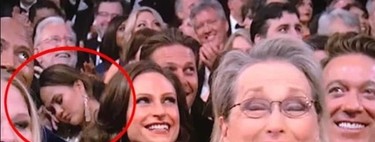 La viva imagen de una madre cansada: Chrissy Teigen se queda dormida en la gala de los Oscar