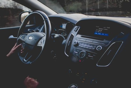 La pandemia cambiará la forma en la que nos movemos y el coche se impondrá al transporte público, según el RACE
