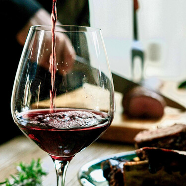 Tintos, pero no todos: cómo maridar la casquería con vinos blancos y espumosos 