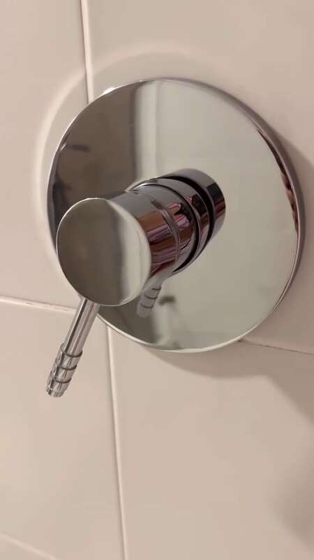 Truco para limpiar la cal con papel de aluminio