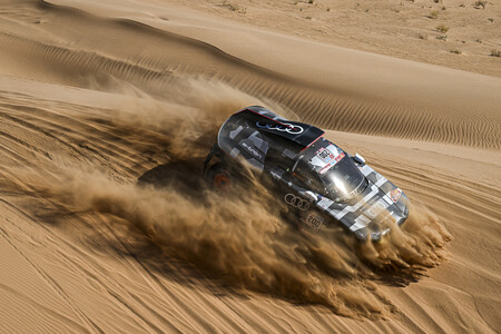 Stéphane Peterhansel se estrena en el Dakar 2022 y Sébastien Loeb sigue recortando distancias