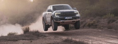 Probamos la Ford Ranger Raptor: una pick-up muy bestia que ahora es aún más salvaje, pero también más fácil