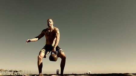 Cinco ejercicios de CrossFit que puedes hacer con kettlebells