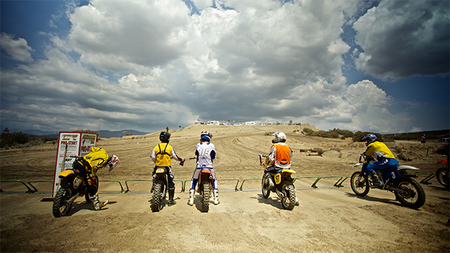 Ride Apart: empapados en el barro del Motocross Vintage