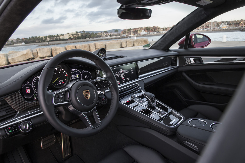 Porsche Panamera Sport Turismo Turbo S-Hybrid