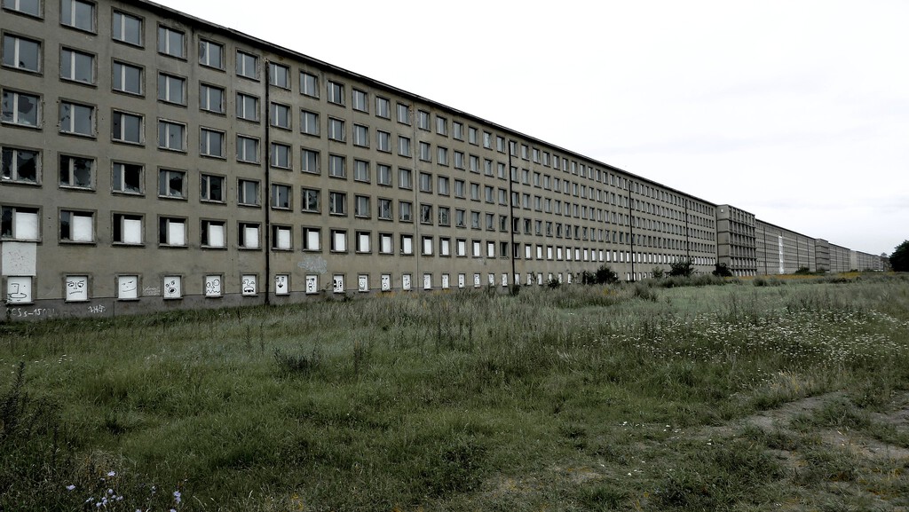 Hace 90 años los nazis levantaron un "megahotel" de 4,5 km para 20.000 huéspedes. Acabó convertido en una ruina sin un solo turista