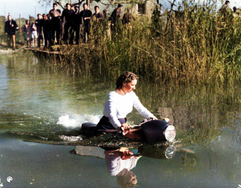 La primera moto anfibia del mundo es española. La inventó un valenciano y acabó hundida en la Albufera 