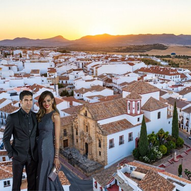 Un puente épico y la Feria de Abril más antigua de España: las raíces separadas de Eva González (45) y Cayetano Rivera (49) en dos localidades patrimoniales