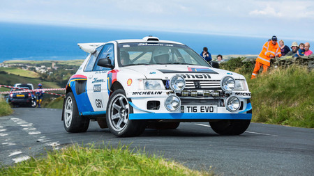 Este Peugeot 205 T16 ni siquiera es un Peugeot. ¿Adivinas qué hay debajo?