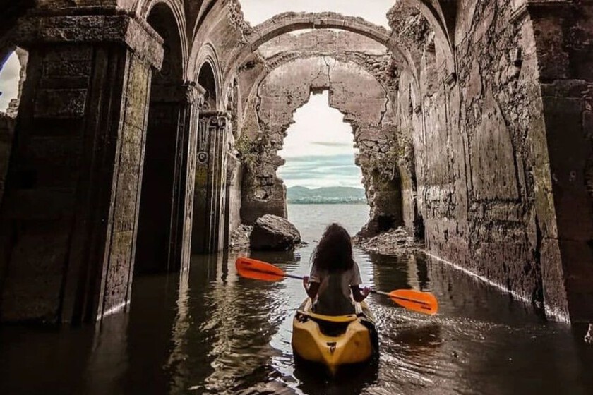 ¡Kayak en una Iglesia Hundida! Descubre la Mágica Presa de la Purísima en Guanajuato
