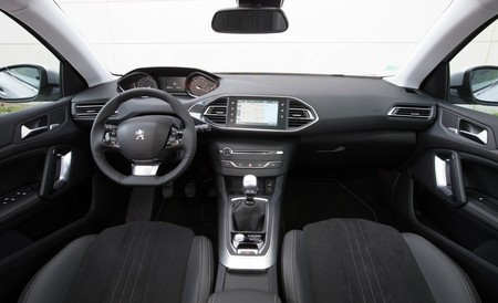Peugeot 308 SW 2014 interior Allure
