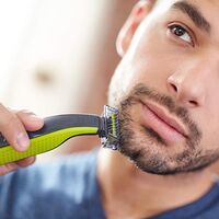 Ofertón de Amazon en la afeitadora y recortadora QP2520/65 de Philips, que está rebajada a 35,99 euros con envío gratis