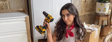 Una chica de Galicia compra una casa en ruinas y convierte el balcón en un rincón con mucho encanto: "Es una terraza ideal para el verano, todo combina muy bien y me parece muy cuqui"