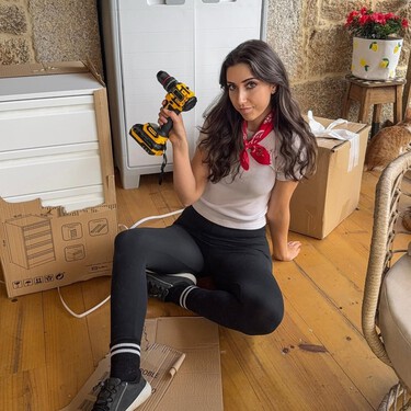 Una chica de Galicia compra una casa en ruinas y convierte el balcón en un rincón con mucho encanto: "Es una terraza ideal para el verano, todo combina muy bien y me parece muy cuqui"