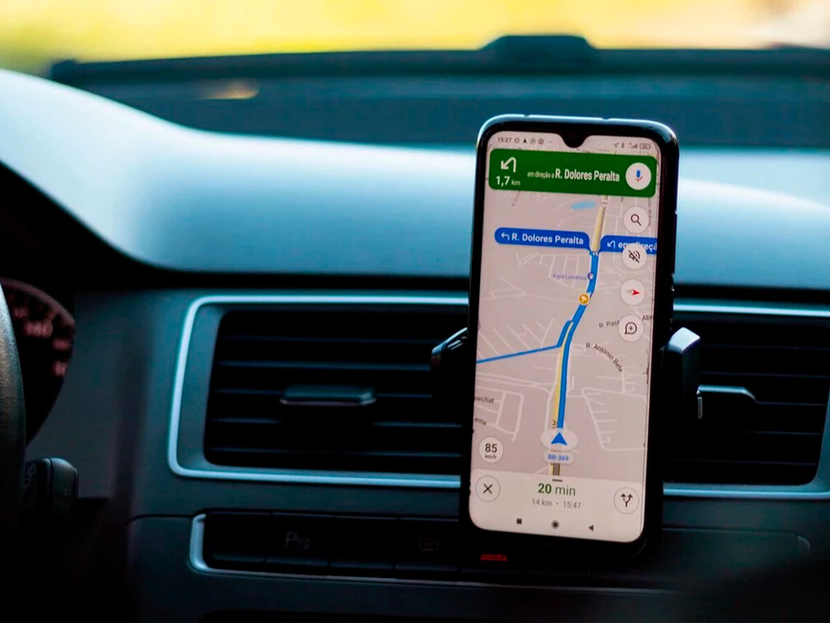 No tengo ni Android Auto ni Apple CarPlay en mi coche ni falta que me hace: por qué prefiero usar mi móvil con un soporte