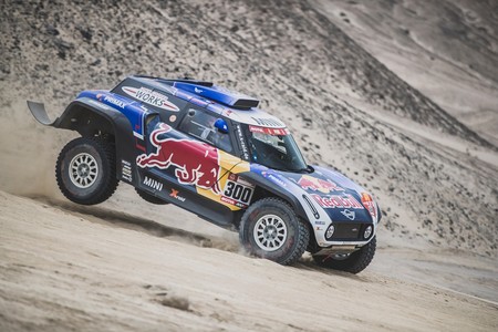 Carlos Sainz pierde sus opciones en el Dakar en una tercera etapa liderada por Stéphane Petehansel