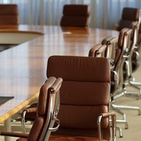 Daños colaterales del conflicto EE.UU - Rusia: un importante cargo de Porsche se queda sin silla