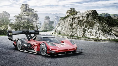 El eléctrico Volkswagen ID.R consigue establecer un récord de velocidad en la mitológica montaña de Tianmen