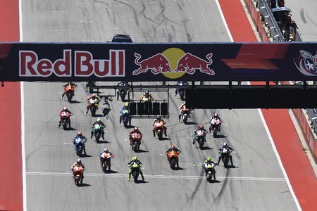 Más polémica con las salidas en MotoGP: los pilotos quieren sanciones más blandas